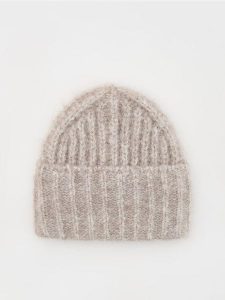 Czapka beanie z domieszką wełny - brązowy. Brązowe czapki Reserved, bez wzorów, z wełny. Za 49,99 zł.