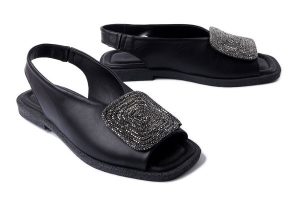ARTIKER RELAKS 54C0861 czarny, sandały damskie. Czarne sandały Artiker Relaks, bez wzorów, bez obcasa, na płaskiej podeszwie, bez zapięcia. Za 153,93 zł.