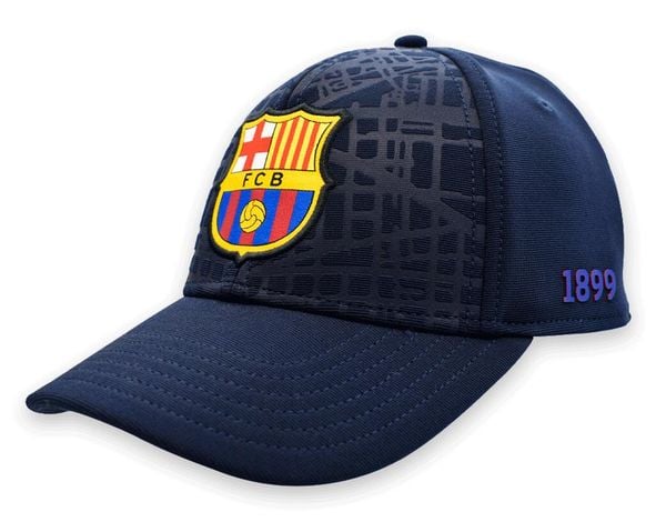 Czapka z daszkiem FC Barcelona - oficjalna licencjonowana. Niebieskie czapki FC BARCELONA, bez wzorów, z poliesteru. Za 96,90 zł.