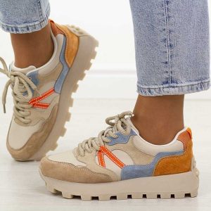 Beżowe skórzane półbuty damskie Filippo Dp7559/26. Brązowe półbuty Filippo, na jesień, bez wzorów, z jeansu, bez obcasa, na platformie, bez zapięcia. Za 269,00 zł.