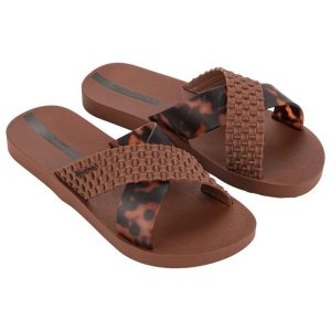 Klapki damskie Ipanema Sense Slide 27214 BD334 brązowe. Brązowe klapki bez wzorów, z materiału, bez obcasa. Za 218,61 zł.