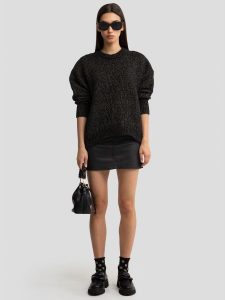 Sweter damski oversize z dodatkiem wełny czarny Mayamessa 906. Czarne swetry klasyczne Big Star, na zimę, z dzianiny, bez kołnierzyka. W wyprzedaży za 199,99 zł.
