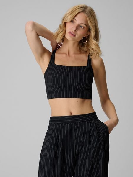4F Crop-top slim w paski damski - czarny M. Czarne topy 4f, m, bez wzorów, z materiału, klasyczne, bez kołnierzyka, bez ramiączek. Za 89,99 zł.