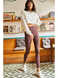 Olalook Legginsy w kolorze brązowym rozmiar: L. Brązowe legginsy Olalook, bez wzorów, z podwyższonym stanem. Za 57,06 zł.