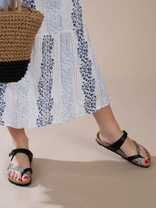 Sunbay Japonki "Tulipe" w kolorze srebrno-czarnym rozmiar: 42. Czarne klapki Sunbay, bez wzorów, z otwartym noskiem, bez obcasa. Za 133,29 zł.
