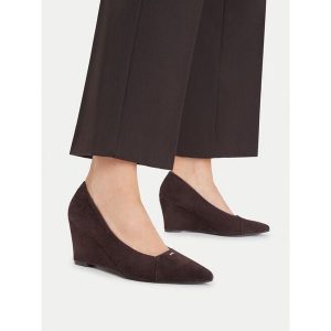 Czółenka MEXX. Brązowe czółenka Mexx, bez wzorów, bez obcasa, bez zapięcia. Za 329,99 zł.