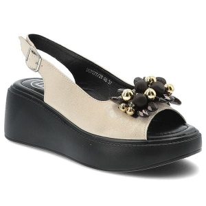 Sandały damskie Filippo, cholewka ze skóry naturalnej z regulowaną klamrą efektowna ozdobna aplikacja z koralików, złote, DS7577/26. Brązowe sandały Filippo, z aplikacjami, ze skóry, bez obcasa, na koturnie, bez zapięcia. Za 189,00 zł.