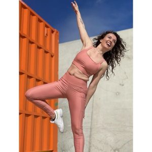 Legginsy damskie Les Poulettes Fitness rose corail. Brązowe legginsy LES POULETTES FITNESS, bez wzorów. W wyprzedaży za 337,50 zł.