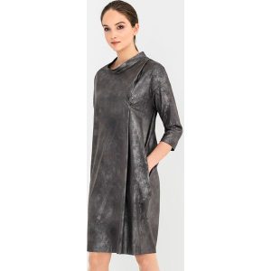 Sukienka w kolorze ciemnoszarym. Sukienki marki Far Far Fashion. W wyprzedaży za 114,95 zł.