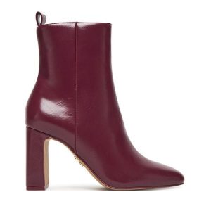 Botki Steve Madden. Czerwone botki Steve Madden, bez wzorów, bez obcasa, na słupku, bez zapięcia. Za 509,99 zł.
