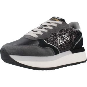 Buty SUN68 BIG ALLY GLITTER Czarny. Czarne buty trekkingowe SUN68, ze skóry, bez zapięcia. Za 288,99 zł.