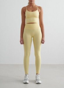 Damskie legginsy bezszwowe, wysoki stan, squat proof petite Shape żółty mellow. Żółte legginsy AIM'N, bez wzorów, z elastanu, z podwyższonym stanem. Za 296,00 zł.