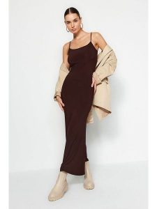 Trendyol Sukienka w kolorze ciemnobrązowym rozmiar: XL. Brązowe sukienki Trendyol, xl, bez wzorów, bez kołnierzyka, bez ramiączek, maxi. Za 78,95 zł.