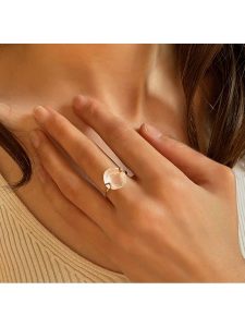 Les Petites Précieuses Pozłacany pierścionek z kwarcem rozmiar: 50. Różowe pierścionki Les Petites Précieuses, z kwarcem, pozłacane. Za 140,53 zł.