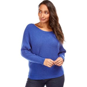 Sweter w kolorze niebieskim. Niebieskie swetry oversize marki Cashmere Curve, z kaszmiru, z dekoltem w łódkę. W wyprzedaży za 108,95 zł.