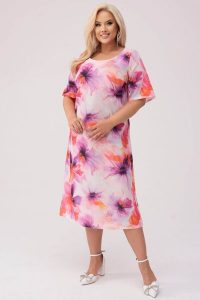 Trapezowa sukienka Felipa w kwiaty w odcieniach fioletu MIDI PLUS SIZE XXL OVERSIZE WIOSNA. Czerwone sukienki Moda Size Plus Iwanek, na co dzień, na wiosnę, plus size, bez wzorów, z elastanu, eleganckie, bez kołnierzyka, plus size, bez ramiączek, midi, dopasowane. W wyprzedaży za 99,90 zł.