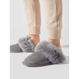 Kapcie Ugg. Szare kapcie Ugg, bez wzorów. Za 258,99 zł.