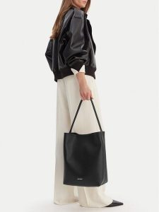 GINO ROSSI Torebka C-LDA8552 Czarny. Czarne torebki klasyczne Gino Rossi, bez wzorów, z materiału, bez dodatków. Za 229,99 zł.