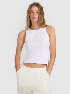 4F Top slim gładki damski - biały M. Białe topy 4f, m, bez wzorów, z bawełny, klasyczne, bez kołnierzyka, bez ramiączek. Za 39,99 zł.