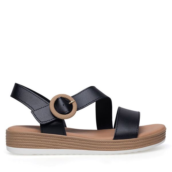 Sandały Lasocki. Czarne sandały Lasocki, bez wzorów, bez obcasa, na płaskiej podeszwie, bez zapięcia. Za 99,99 zł.