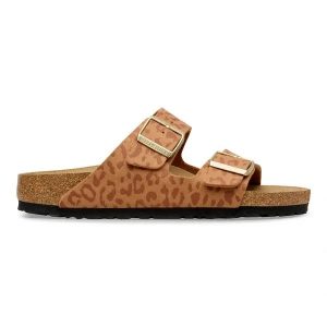 BIRKENSTOCK Arizona SYN Leo Pecan Klapki damskie. Brązowe klapki Birkenstock, bez wzorów, ze skóry, bez obcasa. Za 399,99 zł.