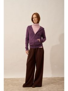 Just Cashmere Kaszmirowy kardigan "Debbie" w kolorze fioletowym rozmiar: M. Różowe kardigany Just Cashmere, z kaszmiru. Za 413,99 zł.