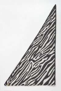 Szal damski ze wzorem LIU JO. Szaliki Liu Jo, bez wzorów. Za 359,00 zł.