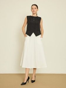 BGN Kamizelka w kolorze czarnym rozmiar: 34. Czarne kamizelki BGN, bez wzorów, bez kołnierzyka, bez ramiączek, bez kaptura. Za 86,99 zł.