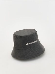Kapelusz bucket - ciemnoszary. Szare kapelusze Reserved, bez wzorów. W wyprzedaży za 35,99 zł.