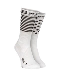 Skarpety rowerowe X-Socks Bike Race 4.0. Białe skarpetki X-Socks, bez wzorów, z materiału. Za 58,00 zł.