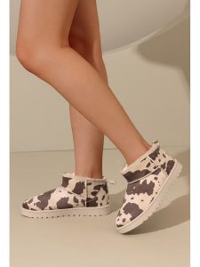 C'M Botki zimowe w kolorze kremowo-brązowym rozmiar: 38. Brązowe botki C'M, na zimę, bez wzorów, bez obcasa, bez zapięcia. Za 100,99 zł.