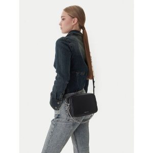 Torebka MICHAEL Michael Kors. Czarne torebki klasyczne MICHAEL Michael Kors, bez wzorów, bez dodatków. Za 682,99 zł.