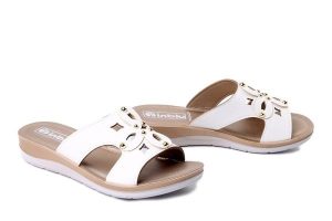 INBLU BV-45 001 biały, klapki damskie. Białe klapki Inblu, bez wzorów, bez obcasa. Za 77,99 zł.