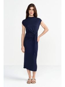 Rich & Royal Sukienka w kolorze granatowym rozmiar: M. Niebieskie sukienki Rich & Royal, m, bez wzorów, bez kołnierzyka, bez ramiączek, midi. Za 240,99 zł.