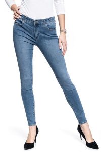WRANGLER SKINNY EASY BLUE WA28JY79G. Niebieskie rurki Wrangler, z jeansu. Za 199,99 zł.