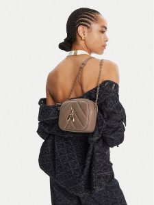 Patrizia Pepe Torebka 8B0005/L004-B744 Brązowy. Brązowe torebki klasyczne Patrizia Pepe, bez wzorów, ze skóry, bez dodatków. Za 689,99 zł.