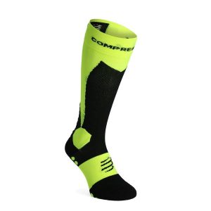 Skarpety skiturowe Compressport Ski Touring Full Socks. Żółte skarpetki Compressport, bez wzorów. Za 182,99 zł.