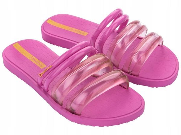 Klapki damskie Ipanema 26727 PUFFER TIRAS FEM. Czerwone klapki Ipanema, bez wzorów, z materiału, bez obcasa. Za 69,00 zł.