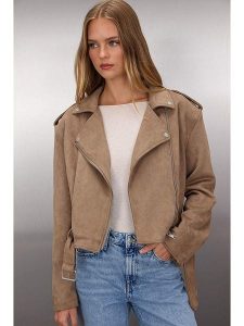 Trendyol Kurtka w kolorze jasnobrązowym ze skóry syntetycznej rozmiar: L. Brązowe kurtki Trendyol, l, bez wzorów, ze skóry, bez kaptura. Za 174,84 zł.