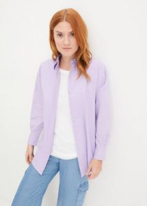 Bluzka oversize. Białe bluzki bonprix, bez wzorów, z tkaniny, bez kołnierzyka, bez ramiączek. Za 84,99 zł.