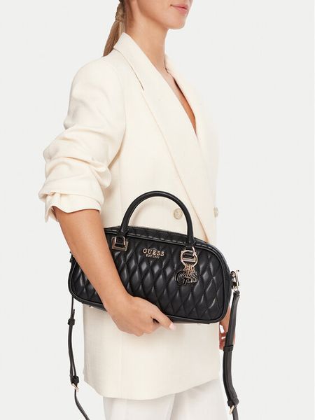 Guess Torebka Valla HWQG81 22050 Czarny. Czarne torebki klasyczne Guess, z aplikacjami, ze skóry, bez dodatków. Za 299,99 zł.