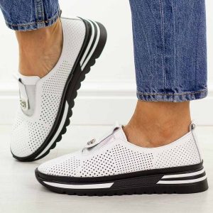 Białe ażurowe skórzane półbuty damskie S.Barski 7092. Białe półbuty S.BARSKI, na jesień, w ażurowe wzory, z jeansu, z okrągłym noskiem, bez obcasa, na płaskiej podeszwie, bez zapięcia. Za 249,00 zł.