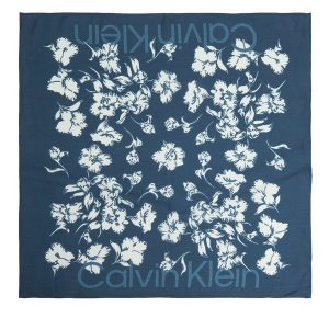Chusta Calvin Klein. Niebieskie apaszki i chusty Calvin Klein, bez wzorów. Za 249,99 zł.
