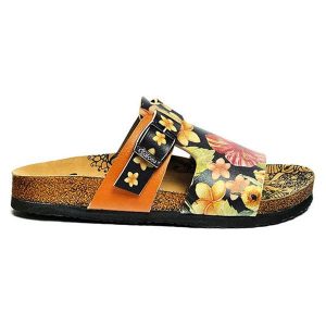 Calceo Klapki ze wzorem rozmiar: 41. Klapki Calceo, bez wzorów, z materiału, z otwartym noskiem, bez obcasa. Za 166,88 zł.