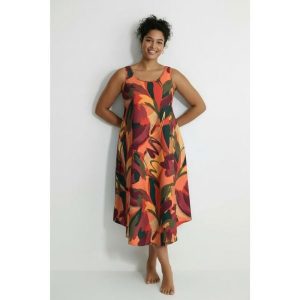 Damskie Sukienka midi liście krój trapezowy okrągły dekolt bez rękawów. Czerwone sukienki Ulla Popken, plus size, bez wzorów, z materiału, sportowe, bez kołnierzyka, plus size, bez ramiączek, midi, sportowe. Za 279,99 zł.