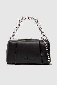 VALENTINO Czarna torebka na łańcuszku mini. Czarne torebki klasyczne Valentino by Mario Valentino, bez wzorów, bez dodatków. W wyprzedaży za 471,99 zł.