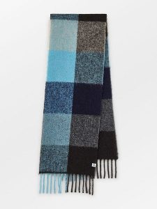 Becksöndergaard Szal w kolorze niebiesko-czarnym - 200 x 33 cm rozmiar: onesize. Niebieskie szaliki Becksöndergaard, bez wzorów, z materiału. Za 217,99 zł.