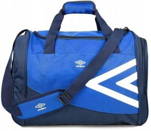 Torba sportowa treningowa na ramię Umbro 46L. Niebieskie torby podróżne i sportowe Umbro, bez wzorów, z materiału, na ramię, duże. Za 69,00 zł.