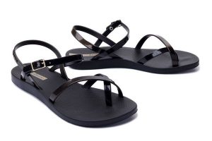 IPANEMA 82842 FASHION SAND VIII FEM 21112 black/gold black, sandały/japonki damskie. Czarne klapki Ipanema, bez wzorów, bez obcasa. Za 95,92 zł.