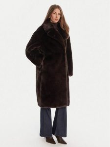 Guess Futro W5BL95 WJ110 Brązowy Regular Fit. Brązowe płaszcze Guess, m, z aplikacjami, z futra, bez kaptura. Za 999,00 zł.